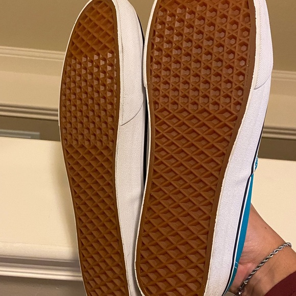 Vans - Picture 2 of 2